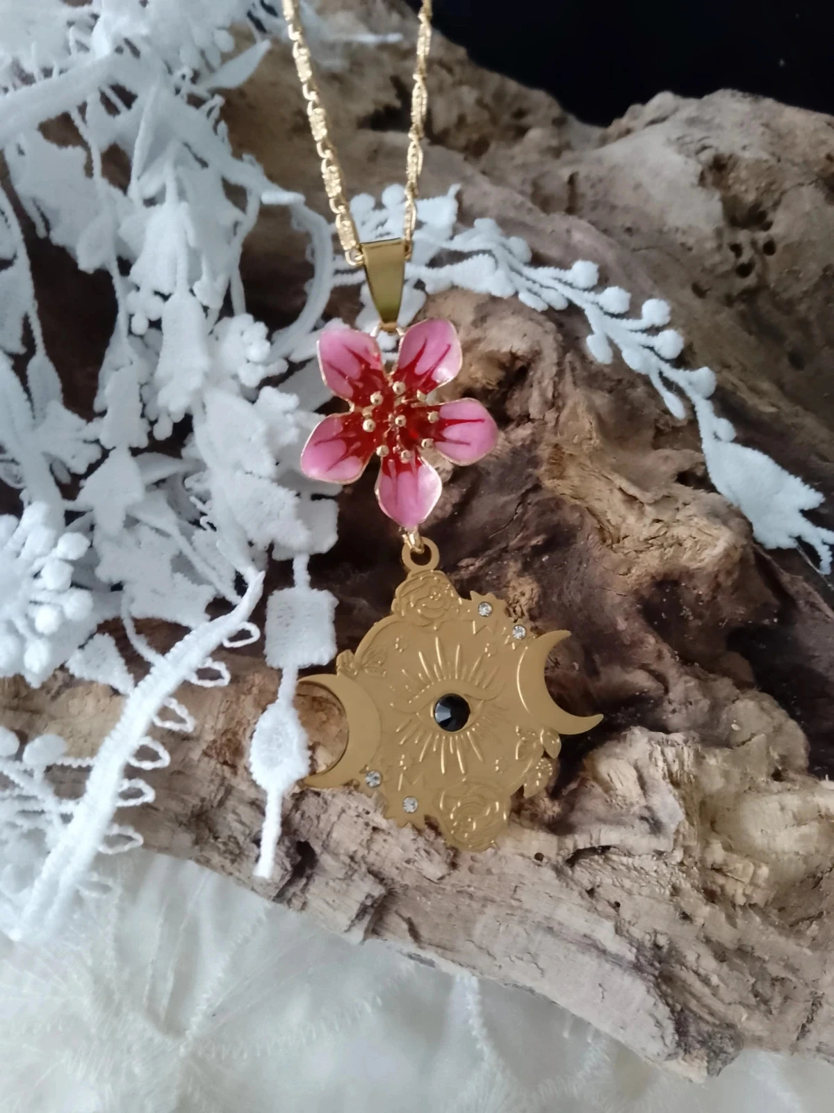 Talismancatting met maanoog-medaille en roze bloemconnector – photo 3